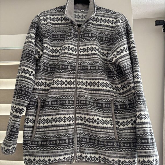 Uniglo Real Soft & Warm zip up - Picture 6 of 6